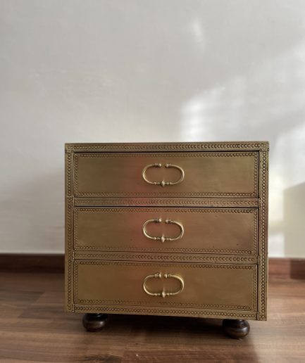 Mesa auxiliare c " Hollywood regency " ,   estilo campaign ,  70 s Sarried LTD, Spain.